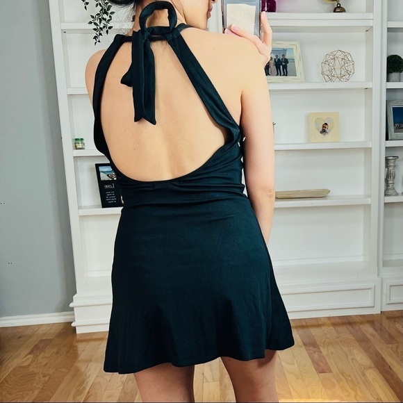 H:ours revolve back keyhole sleeveless mini black dress size XS - Picture 3 of 9